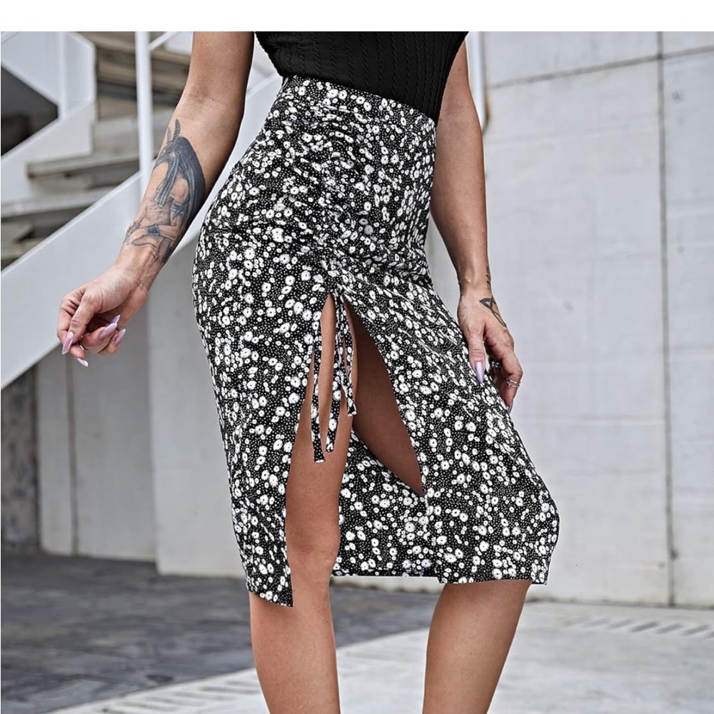 SweatyRocks Ditsy‎ Floral Print Ruched Split Hem Skirt, Black/White, size Medium